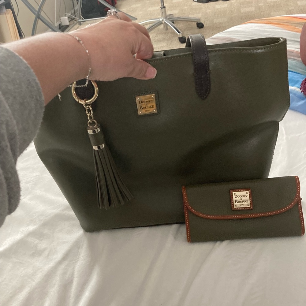 LNC Dooney & Bourke olive green purse with matching wallet